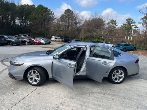 Used 2025 Honda Accord LX image 17