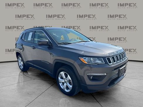 Used 2018 Jeep Compass Latitude w/ Cold Weather Group AWD/4WD image 4