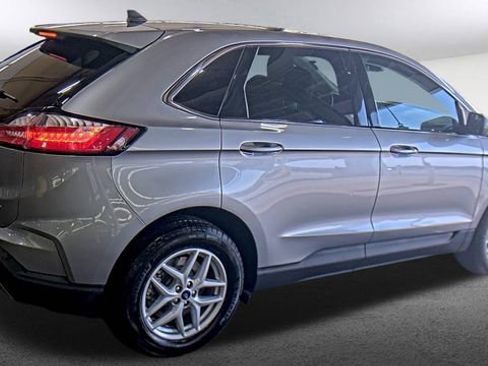 Used 2022 Ford Edge SEL w/ Convenience Package image 2