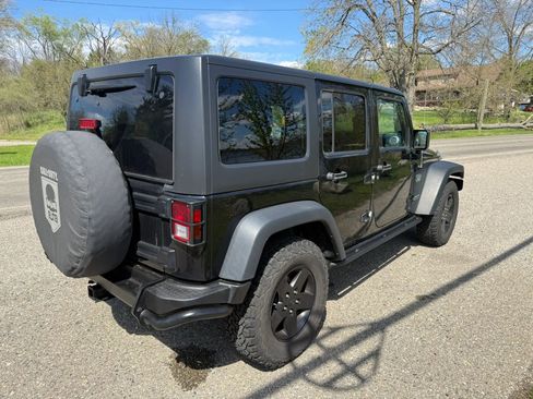 Used 2012 Jeep Wrangler Unlimited Rubicon AWD/4WD image 4