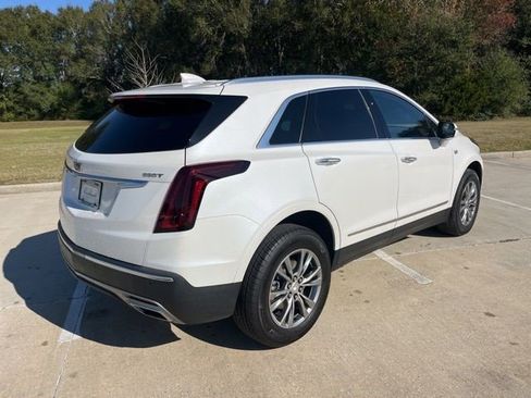 Certified 2023 Cadillac XT5 Premium Luxury w/ LPO, Floor Liner Package image 9