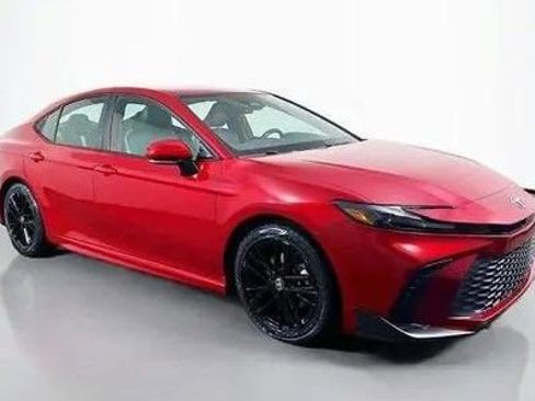 Used 2025 Toyota Camry LE image 3