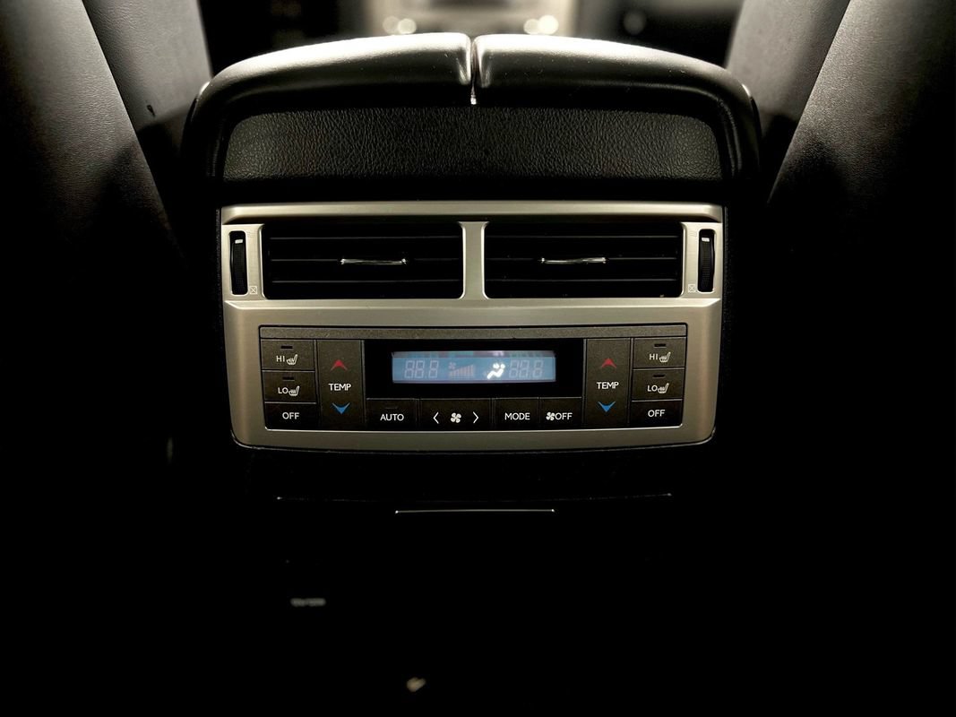 Used 2015 Lexus LX 570 4WD w/ Luxury Package image 35