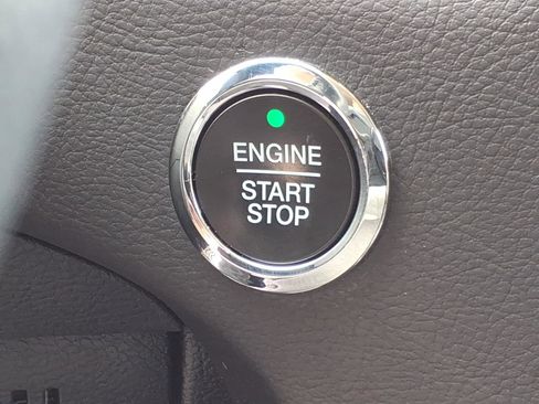 Used 2024 Ford Edge Titanium image 18