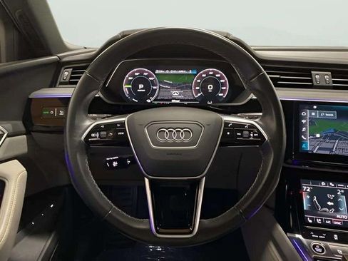 Used 2024 Audi Q8 e-tron Prestige w/ Prestige Package image 10