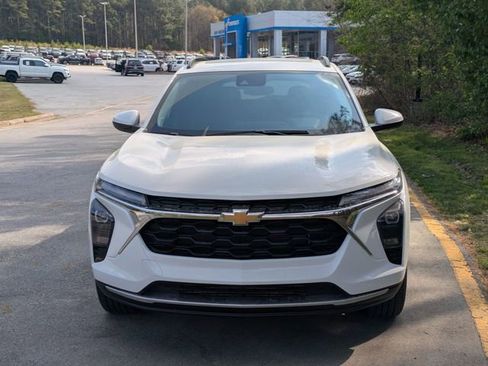 New 2026 Chevrolet Trax LT w/ Sunroof Package FWD image 6