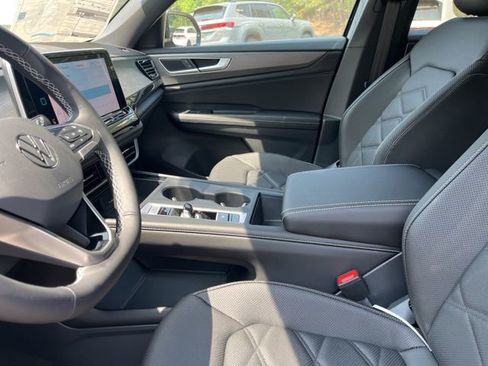 New 2026 Volkswagen Atlas Cross Sport SE FWD image 9