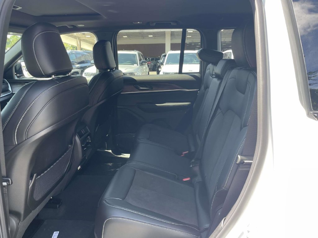 New 2027 Jeep Grand Cherokee Altitude AWD/4WD image 20