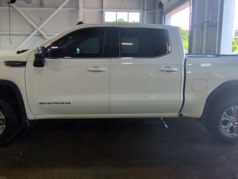 Used 2021 GMC Sierra 1500 SLE w/ X31 Off-Road Package AWD/4WD image 2