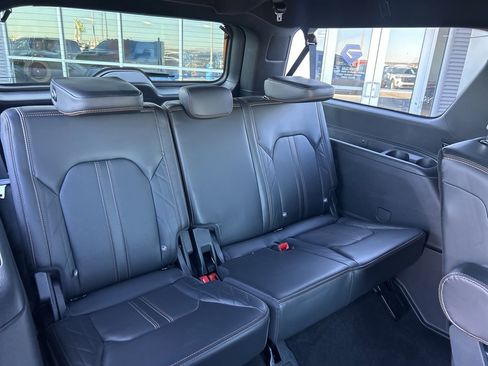 Used 2024 Ford Expedition Max Platinum image 15