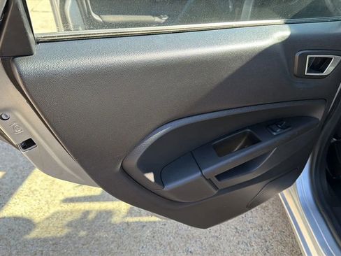 Used 2014 Ford Fiesta SE image 12