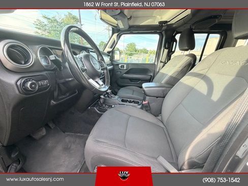Used 2018 Jeep Wrangler Unlimited Sahara AWD/4WD image 13