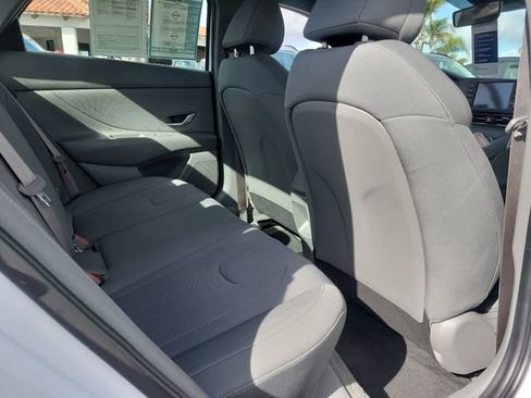 Certified 2025 Hyundai Elantra SE image 23