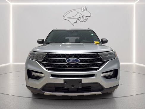 Used 2020 Ford Explorer XLT w/ Equipment Group 202A AWD/4WD image 9
