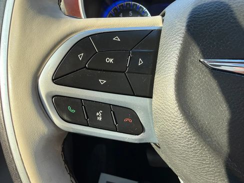 Used 2020 Chrysler Pacifica Limited FWD image 20