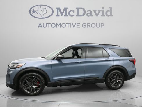 Used 2025 Ford Explorer ST-Line w/ Premium Package RWD image 5