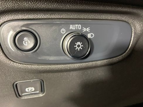 Used 2024 GMC Terrain SLE FWD image 28
