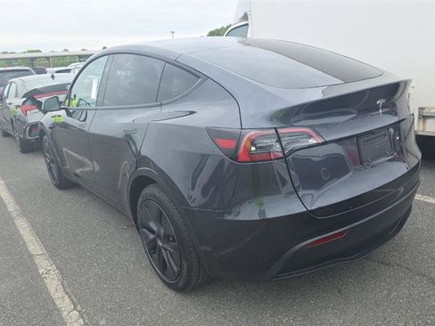 Used 2024 Tesla Model Y Long Range RWD image 7
