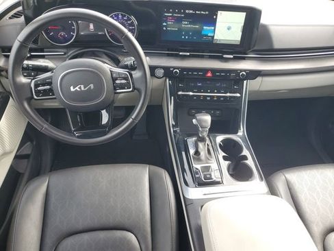 Used 2024 Kia Carnival EX FWD image 13
