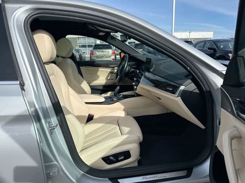 Used 2020 BMW 530i xDrive w/ Premium Package image 27