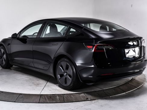 Used 2021 Tesla Model 3 Standard Range Plus RWD image 4