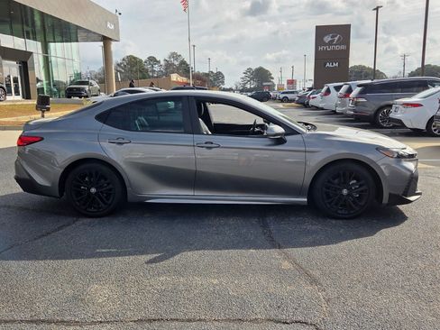 Used 2025 Toyota Camry SE image 15