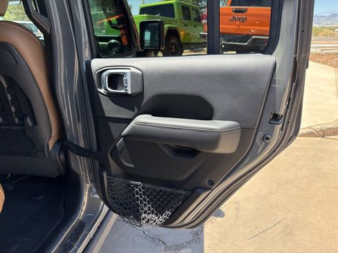 Used 2020 Jeep Gladiator Rubicon w/ Uconnect 4C Nav & Sound Group image 21