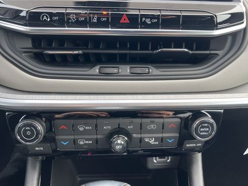 New 2026 Jeep Compass Limited image 30