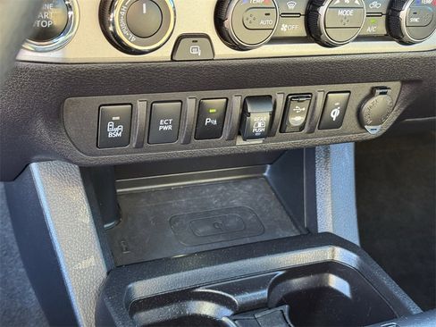 Used 2019 Toyota Tacoma Limited image 27