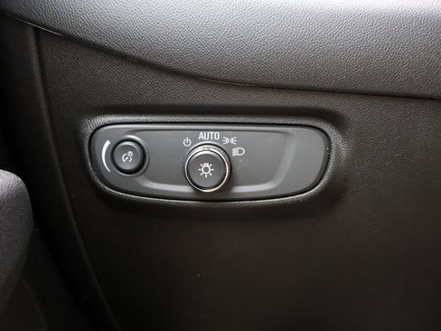 Used 2022 Chevrolet Equinox LS image 30