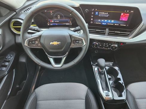 Used 2025 Chevrolet Trax LT w/ Driver Confidence Package FWD image 27