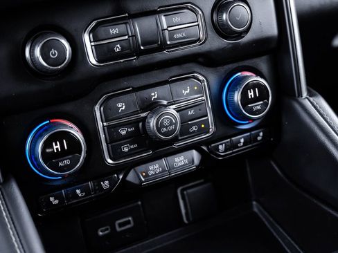 Used 2022 Chevrolet Suburban Premier image 24