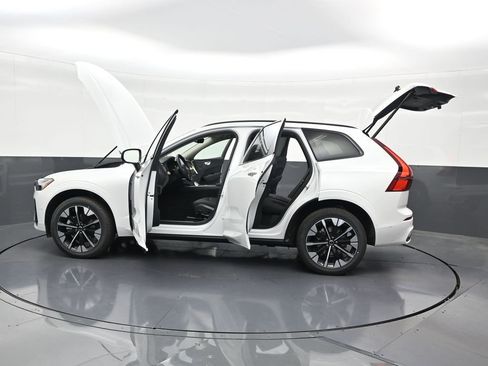 New 2026 Volvo XC60 B5 Plus AWD/4WD image 31