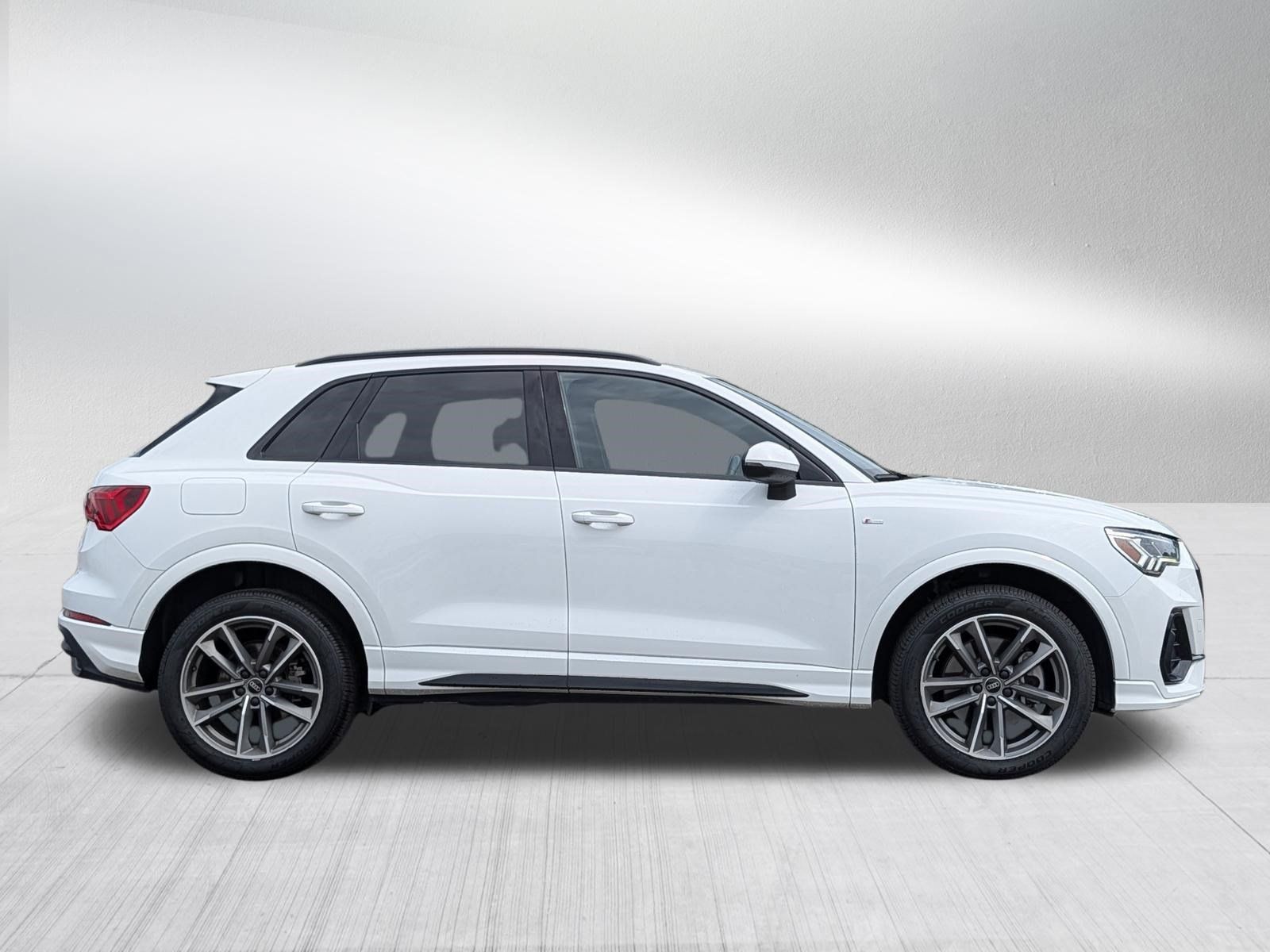 Used 2023 Audi Q3 2.0T Premium w/ Black Optic Sport Package AWD/4WD image 8
