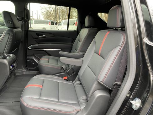 Used 2024 Chevrolet Traverse RS image 38