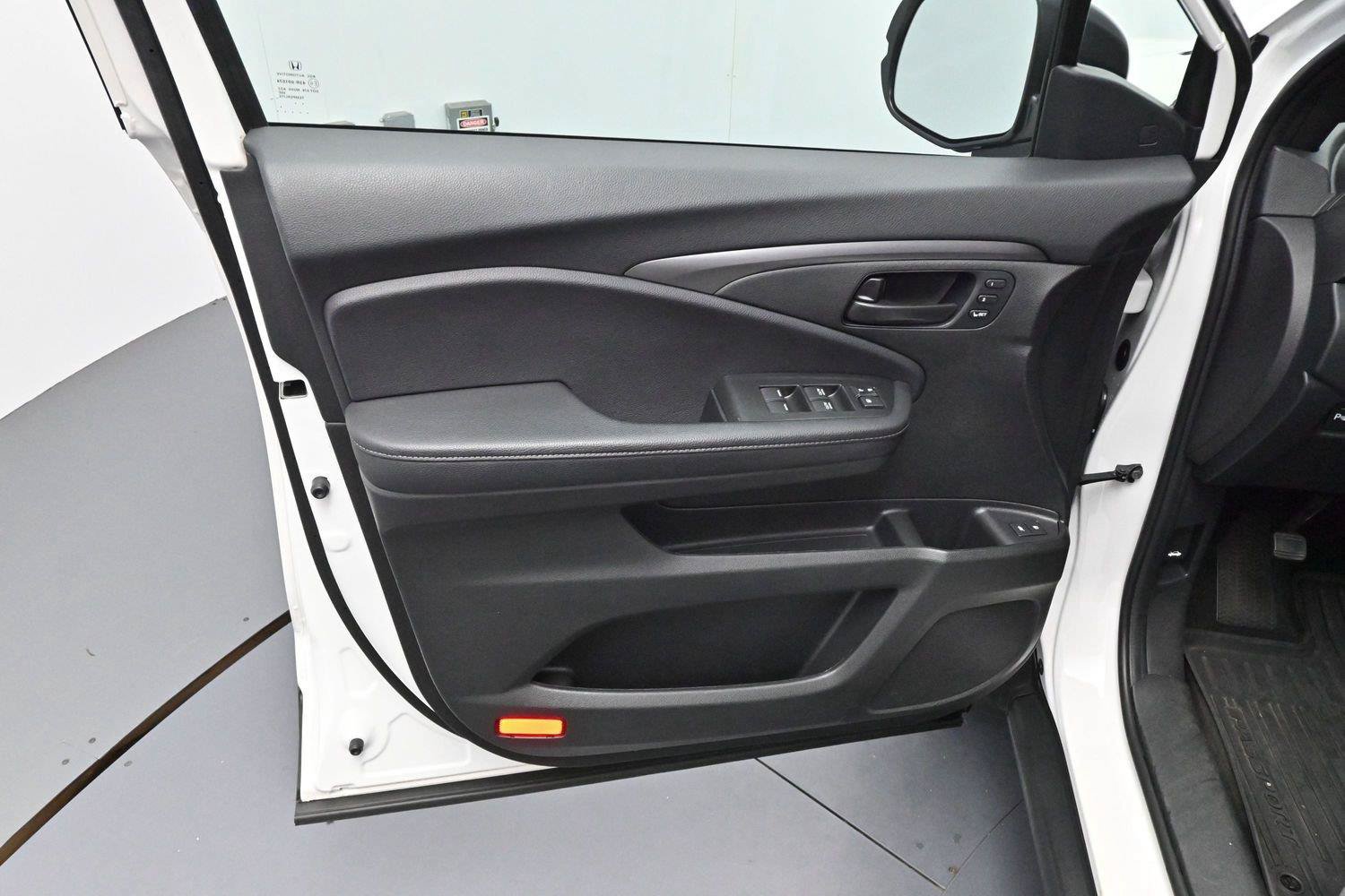 Used 2023 Honda Passport EX-L image 9