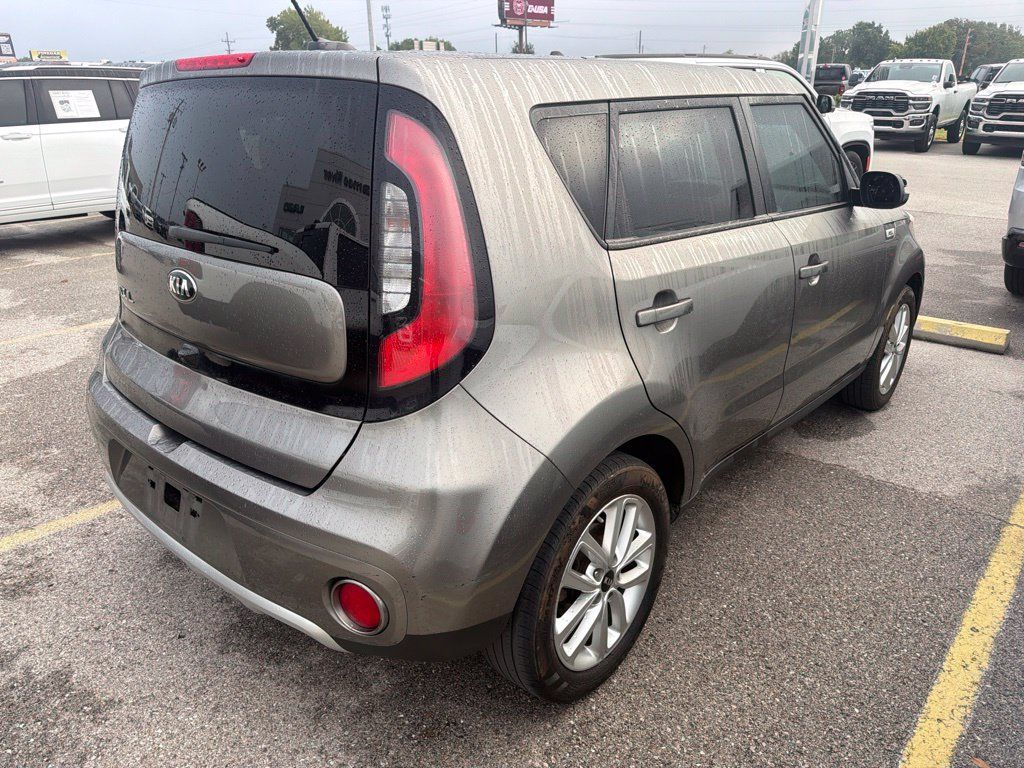 Used 2017 Kia Soul + FWD image 5