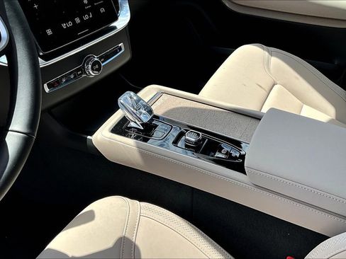 New 2026 Volvo XC90 B6 Plus w/ Protection Package Premier image 20