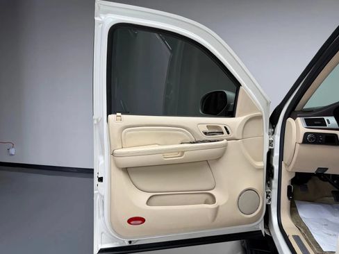 Used 2008 Cadillac Escalade EXT AWD/4WD image 23