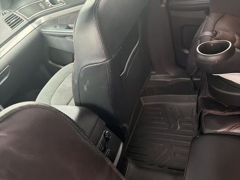 Used 2019 Ford Explorer XLT w/ Equipment Group 202A image 7
