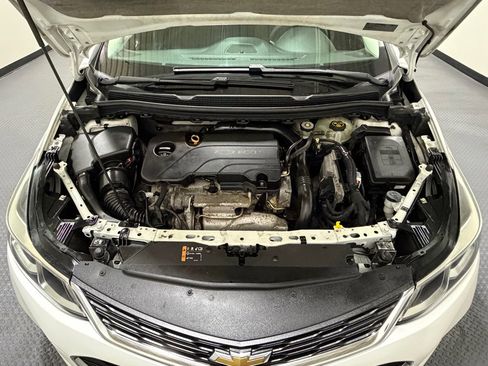 Used 2017 Chevrolet Cruze LS FWD image 16