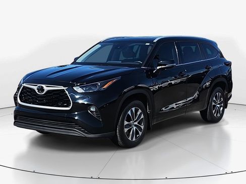 Used 2022 Toyota Highlander XLE image 10