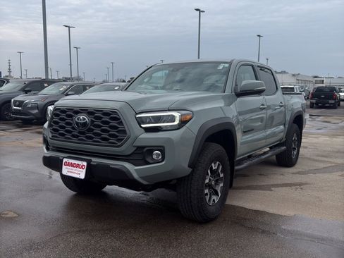 Used 2022 Toyota Tacoma TRD Off-Road w/ TRD Premium Off Road Package image 2