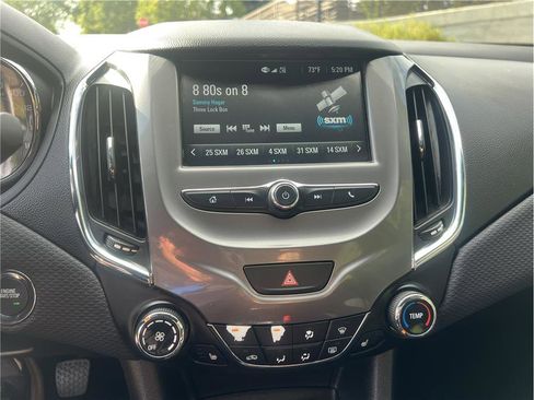 Used 2018 Chevrolet Cruze LT w/ Convenience Package FWD image 20