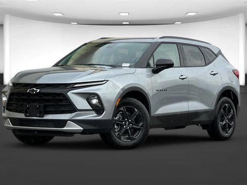 New 2025 Chevrolet Blazer LT w/ Midnight/Sport Edition image 2