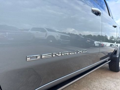 Used 2024 GMC Sierra 2500 Denali Ultimate AWD/4WD image 9