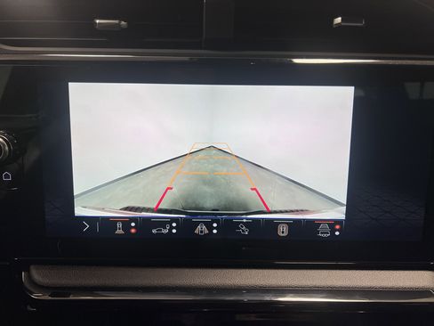 Used 2025 GMC Sierra 2500 AT4 image 26