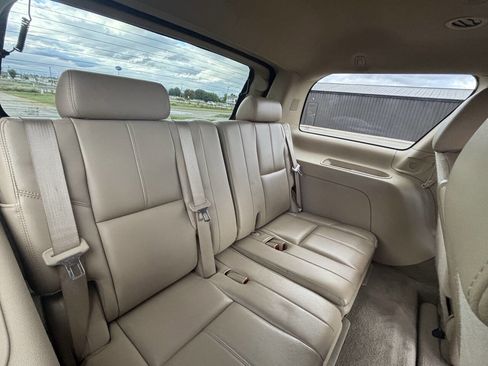 Used 2011 GMC Yukon SLT w/ SLT-2 Equipment Package image 9