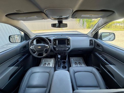 Used 2022 Chevrolet Colorado W/T w/ WT Convenience Package AWD/4WD image 5