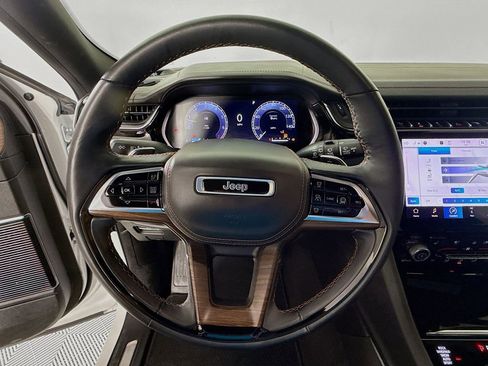 Used 2022 Jeep Grand Cherokee Summit w/ Luxury Tech Group V image 11